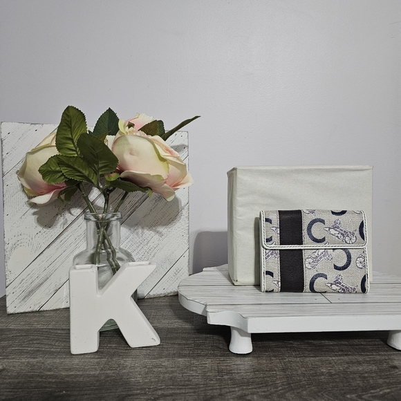 CELINE GUC Vintage Compact Wallet with Signature C/Horse and Rider design - Picture 2 of 8